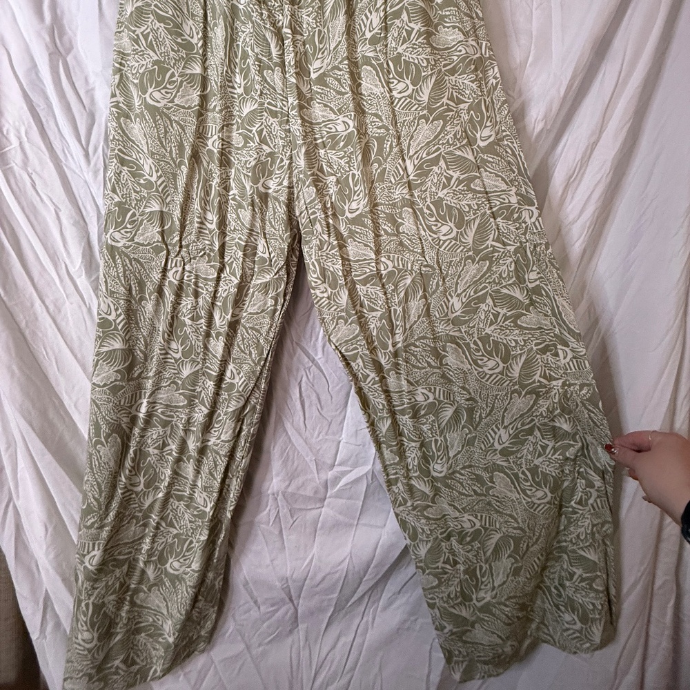 flowy olive green paisley beach pants 1X - Picture 2 of 4